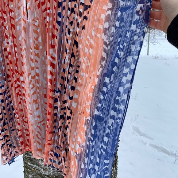 Woman's Tunic Top - Picture 5 of 5